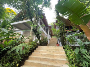 La Villa PuraVida “Stay in Paradise on the Pacific”